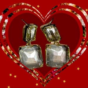 Gorgeous transoarent crystal earrings